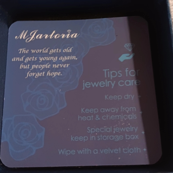 Jewelry - Picture 7 of 9